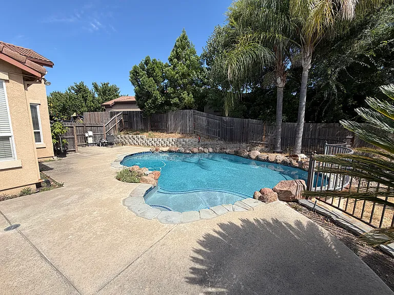 424 Crescent Dr — Photo 4