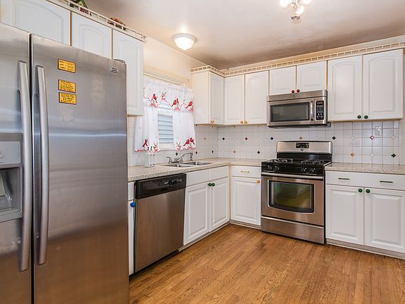 4th image of 3345 N Ottawa Ave