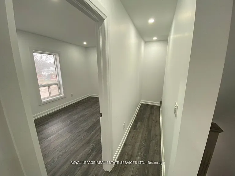 76 Guelph St #A — Photo 8