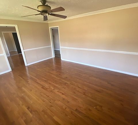 3rd image of 121 Sunset Dr NE