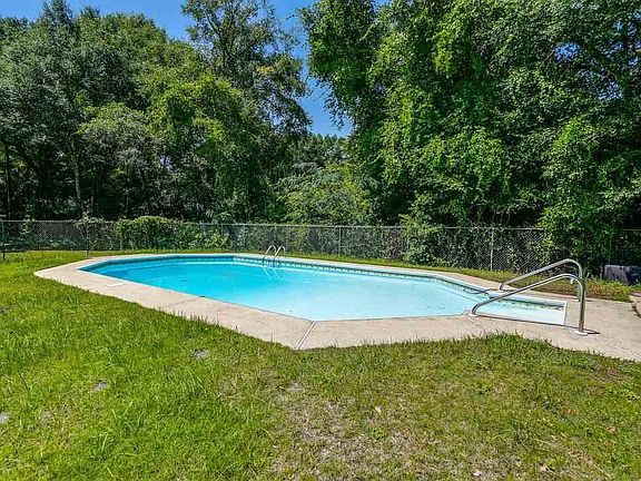 4th image of 6249 Oakland Dr