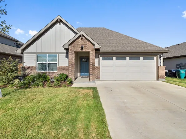 2009 Apalis Dr, Denton, TX 76205