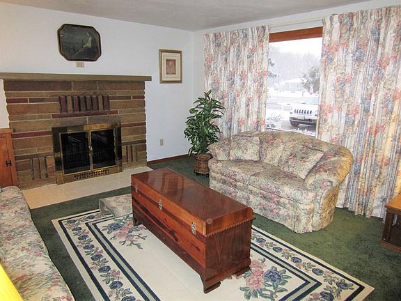 4th image of 1078 Mayfair Dr