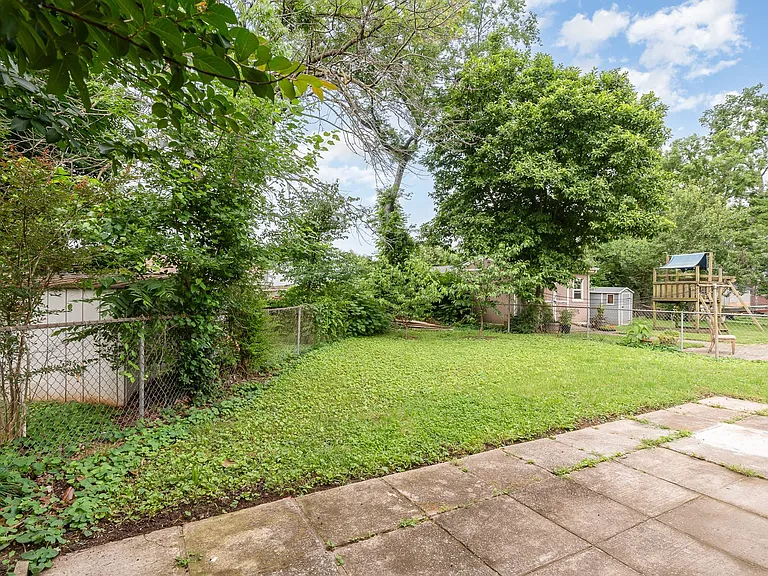 6117 Morrow Rd — Photo 15