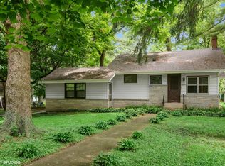 28W456 Batavia Rd, Warrenville, IL 60555