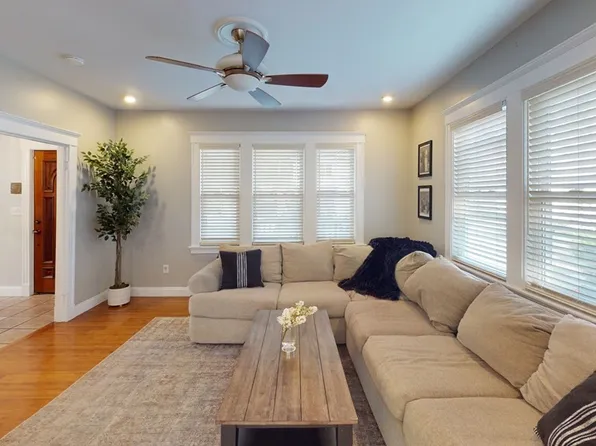 30 Beacon St, Hyde Park, MA 02136