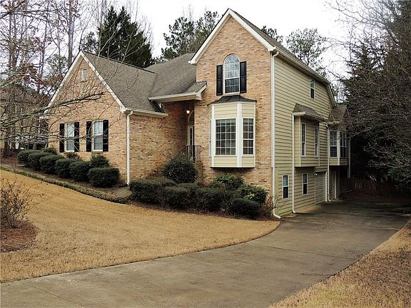 2nd image of 3835 Landmark Dr
