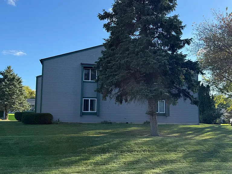Elkhorn Village Apartments | 1 & 2 Bedroom Apartments in Elkhorn, WI Heat Included — Photo 94