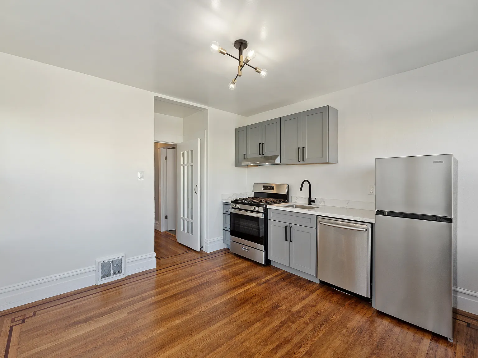 1 bed, 440 sqft, $3,345 — Photo 4