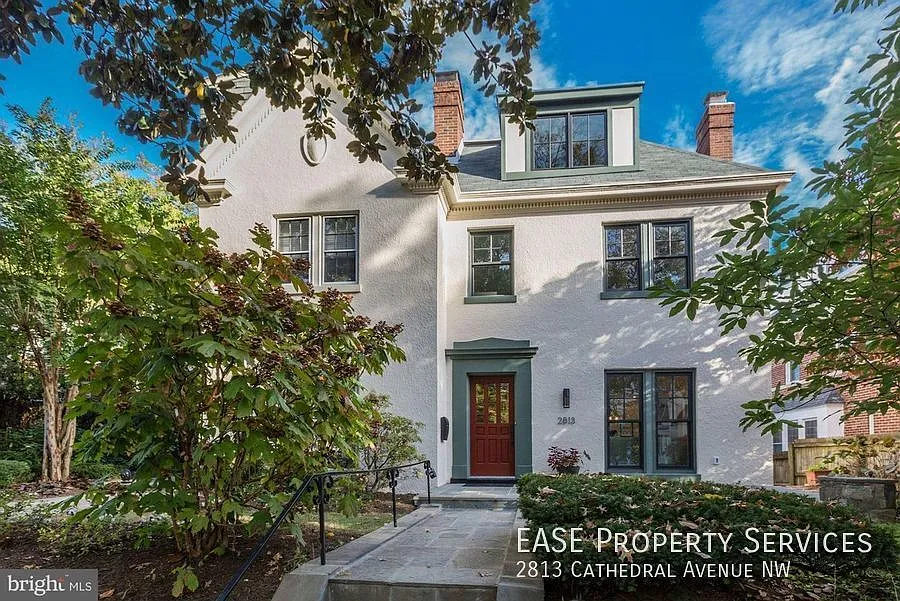 2813 Cathedral Ave NW photo 1