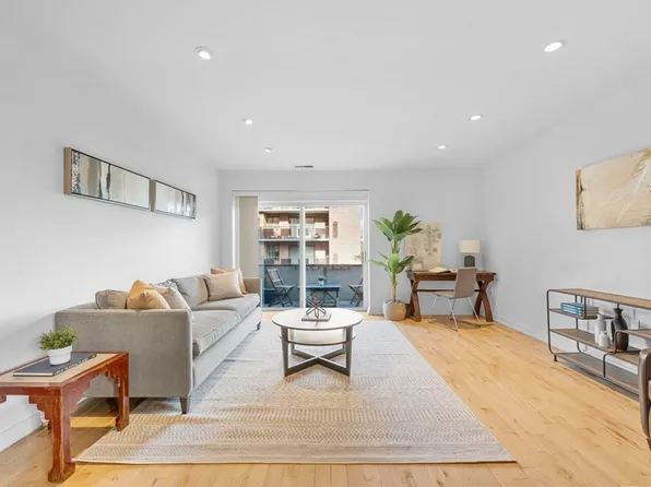 20 Stearns Rd APT 31, Brookline, MA 02446