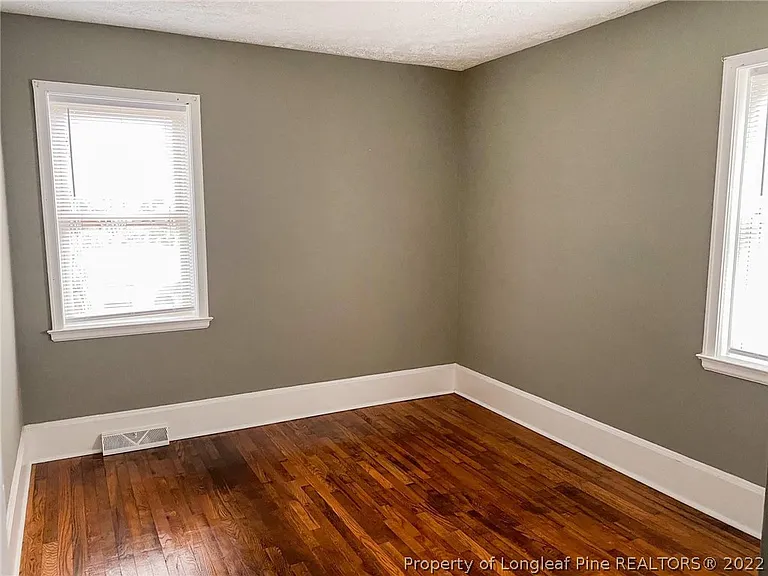 210 E 16th St #2 — Photo 7