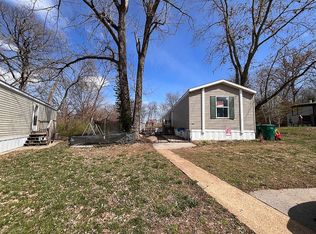 296 Nutmeg Ln, Fenton, MO 63026