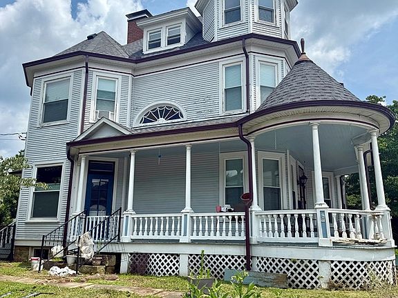 5th image of 718 Main Street