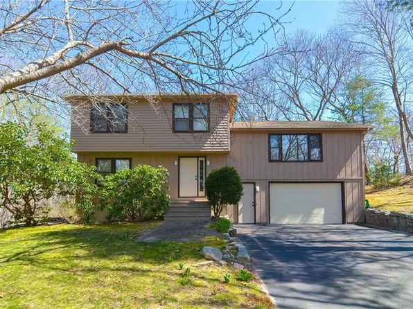 6 Nevis Ct, Westerly, RI 02891