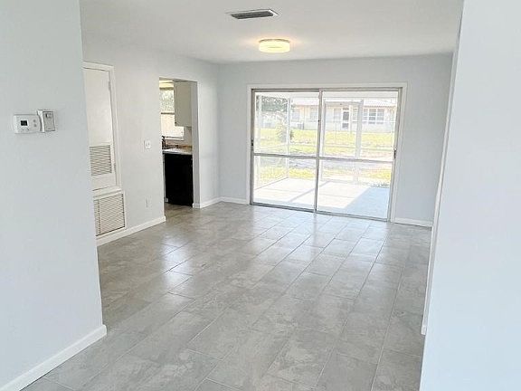 2nd image of 1927 Longfellow Dr