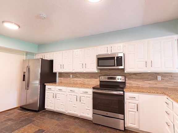 3rd image of 2922 Woodcroft Cir
