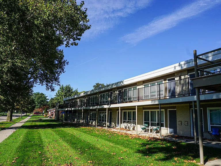 Silverstone Apartments — Photo 16