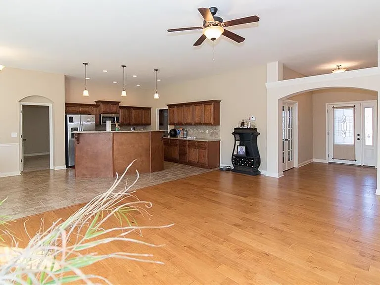 142 Shirley Blvd — Photo 7