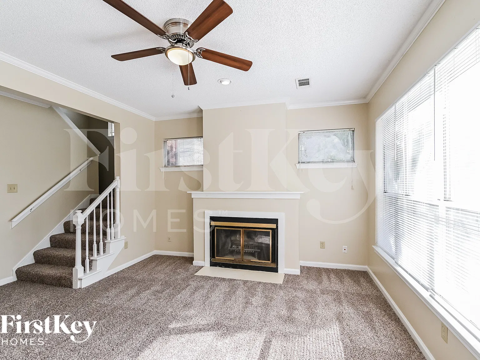 3 bed, 2.5 bath, 1827 sqft, $1,925 — Photo 3