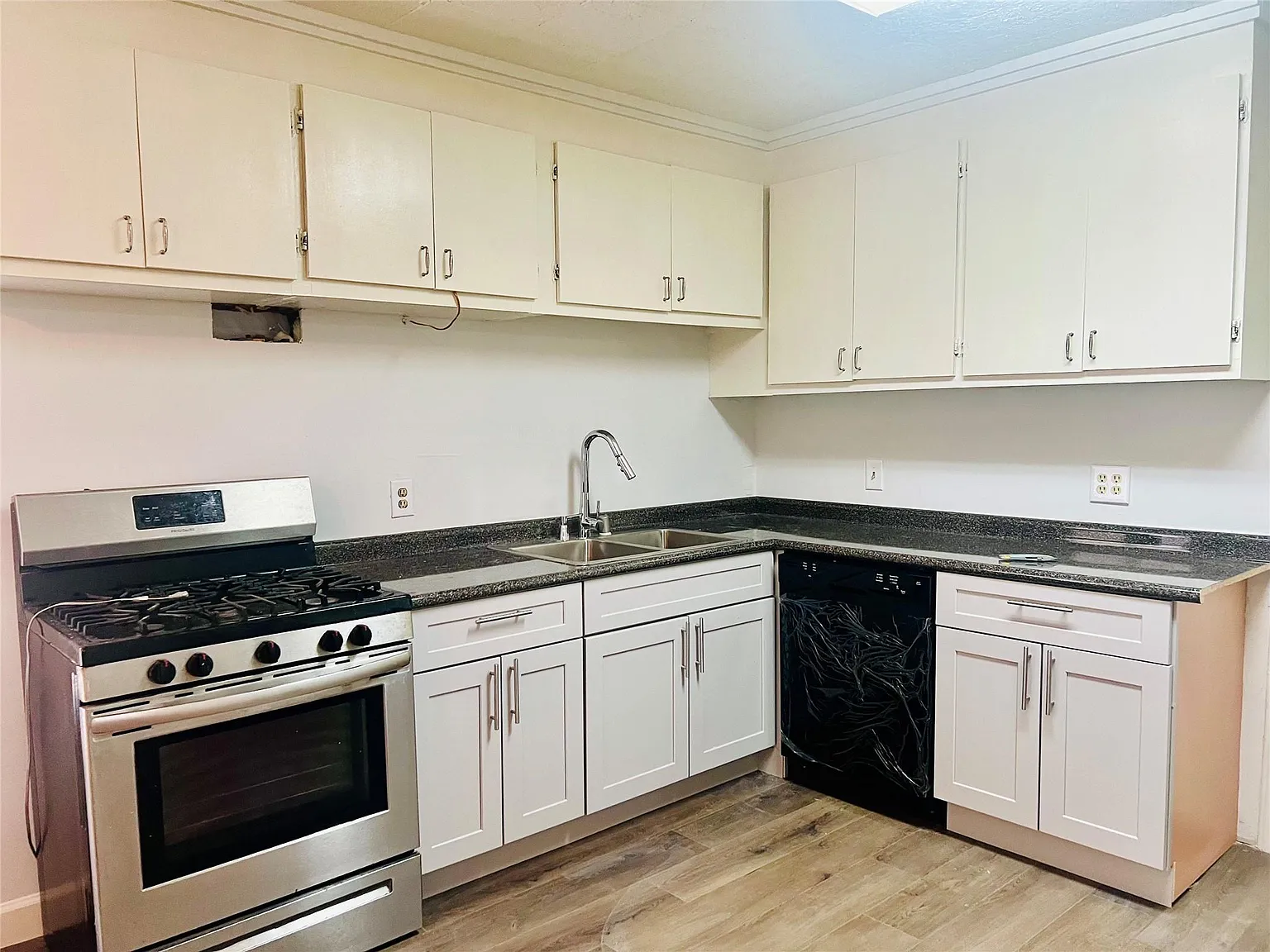 2 bed, 1.0 bath, $1,200 — Photo 1