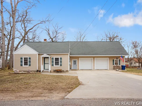 17200 Franklin Ave, Spring Lake, MI 49456
