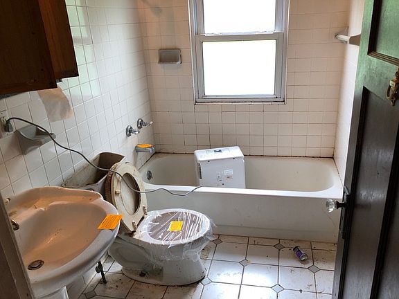4th image of 37 Camden Ave