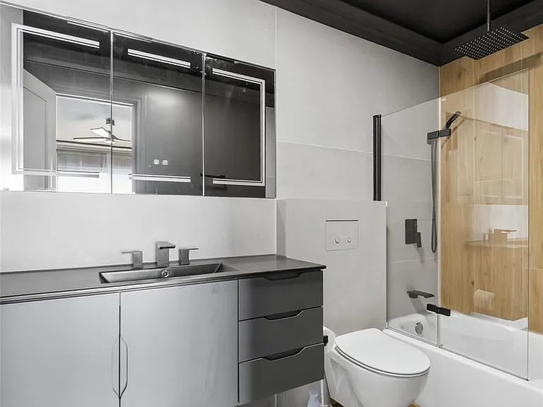 4 White Gate Rd #K — Photo 16