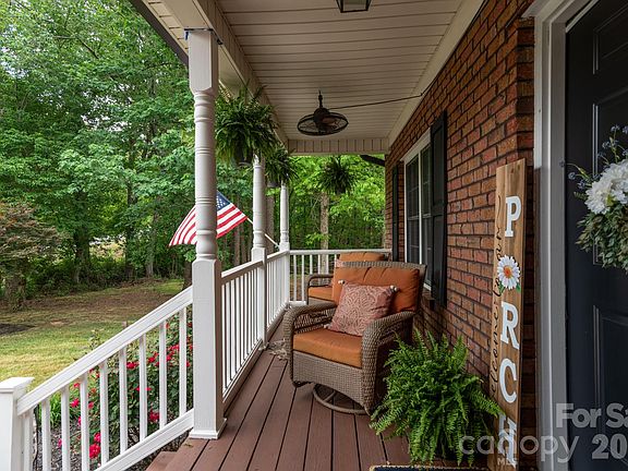 3rd image of 1091 Rollingwood Dr