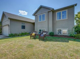 212 Weald Bridge Rd, Cottage Grove, WI 53527