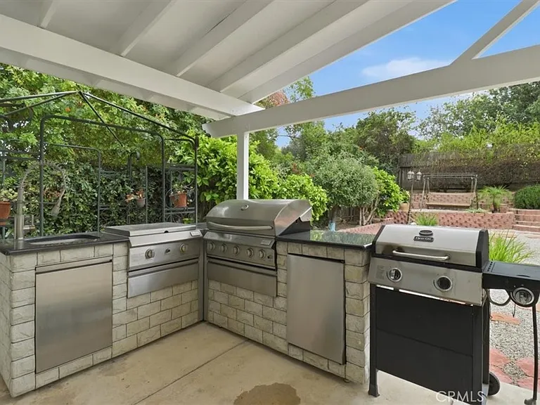 577 Houston Dr — Photo 24