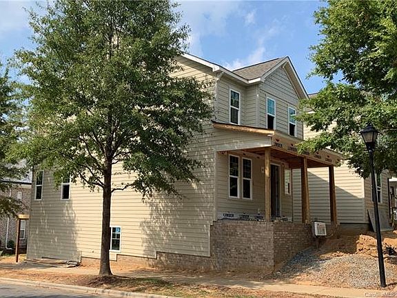 3rd image of 2233 Blueberry St