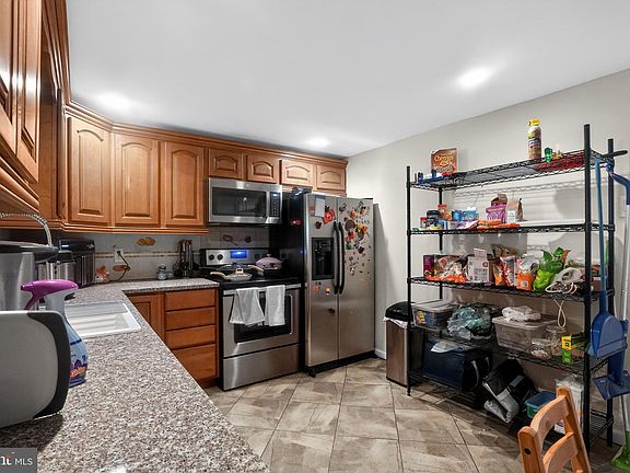 4th image of 4739 Smick St