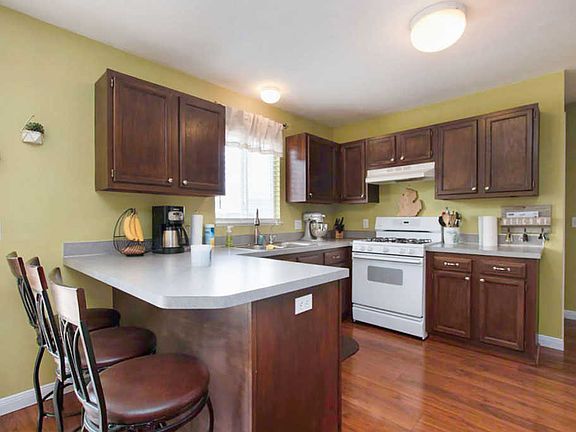 5th image of 355 Tallgrass Dr NE