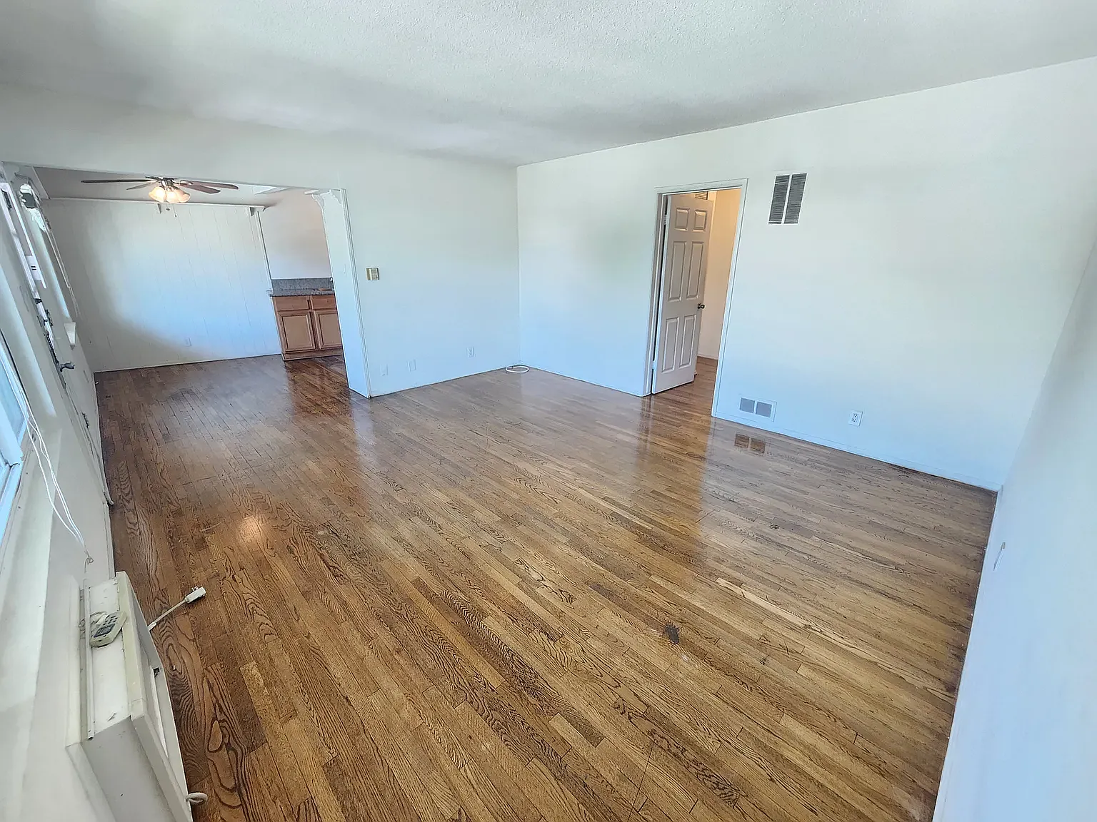 2 bed, 850 sqft, $2,450 — Photo 2