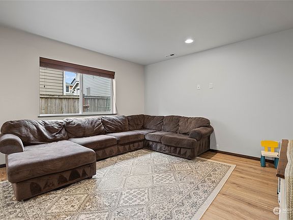 3rd image of 11 92nd Avenue SE