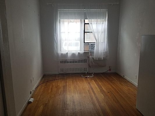 5th image of 236 E 82nd St #B1