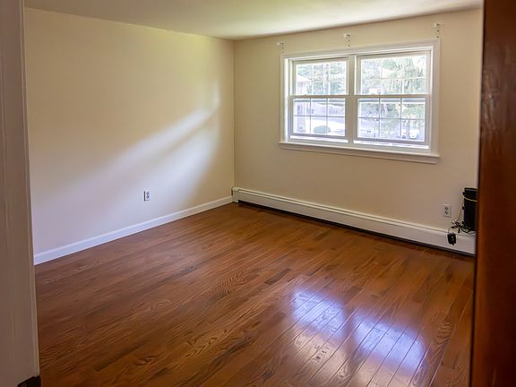 4th image of 1 Townhouse Ln #2