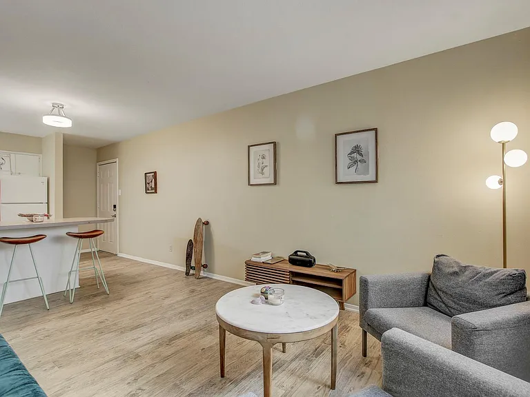 803 W 28th St #103 — Photo 3