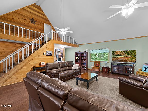 5th image of 262 Lakewood Dr