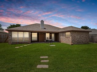 1012 High Crest Dr, Azle, TX 76020