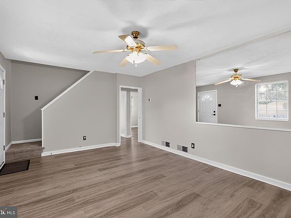 5th image of 204 Sharon Park Dr