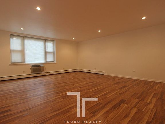2nd image of 3161 N Cambridge Ave #Studio11