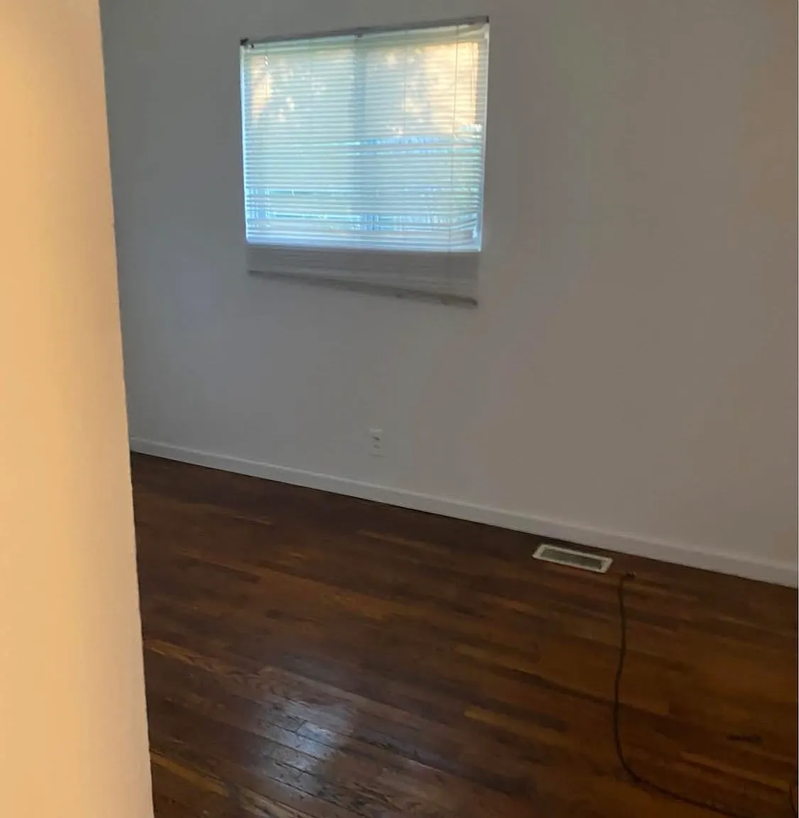 3 bed, 900 sqft, $1,000 — Photo 4