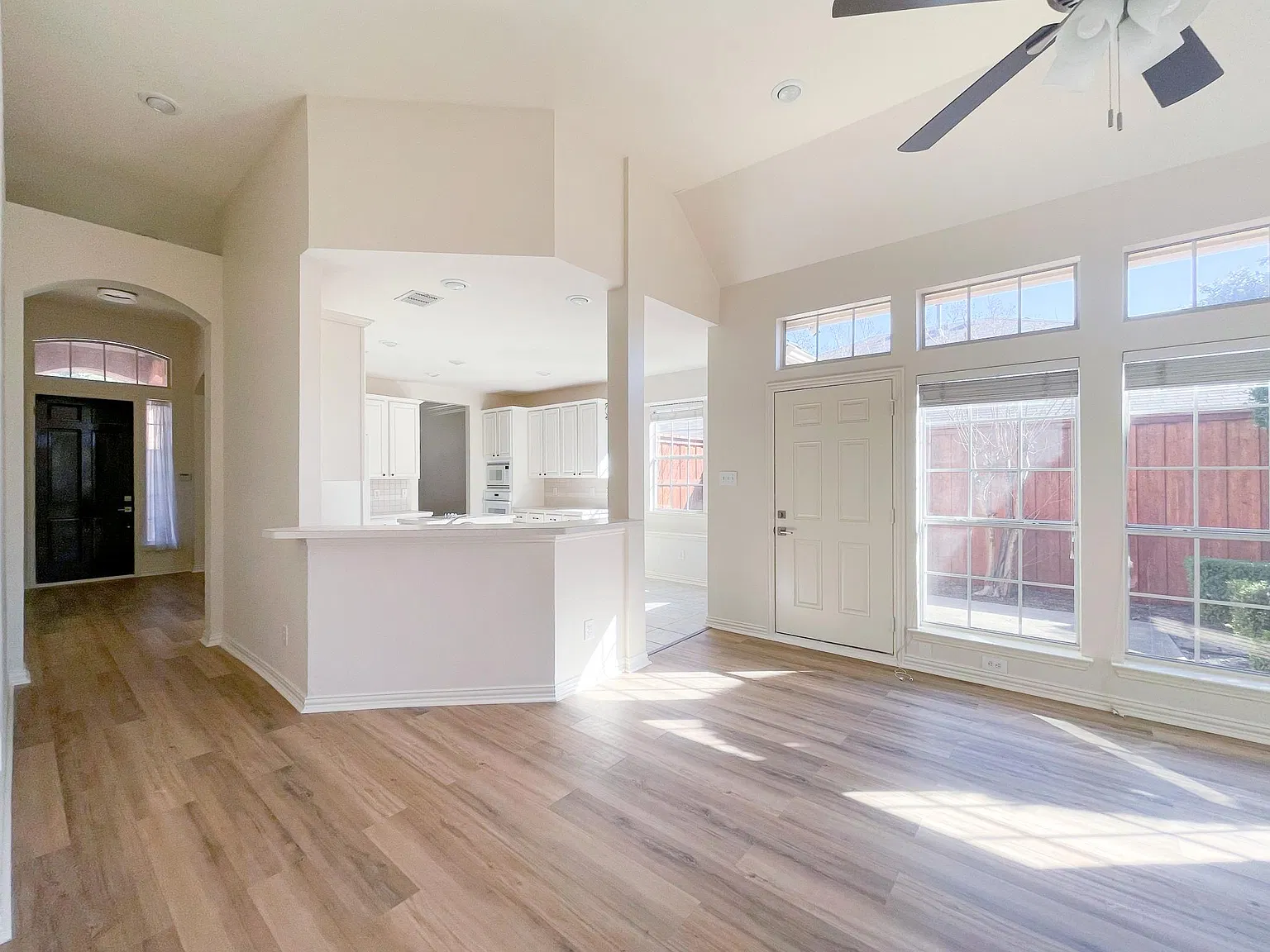3 bed, 1699 sqft, $2,600 — Photo 3
