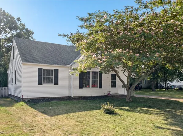3973 W 226th St, Fairview Park, OH 44126
