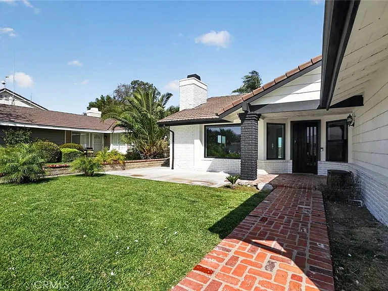 28131 Florence Ln — Photo 4