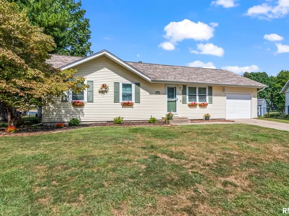 18 Elm Tree Ct, Taylorville, IL 62568