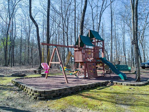 Image 5: Play Area