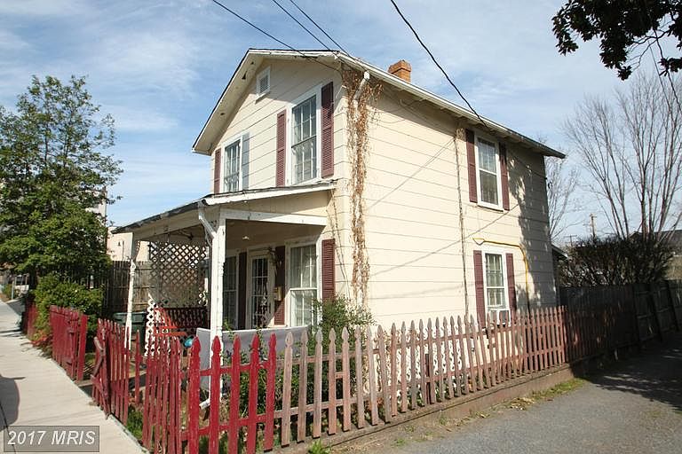 2nd image of 122 E Stevens St